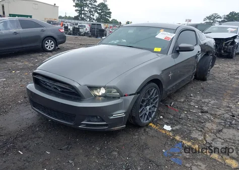 2013 Ford Mustang V6 Premium z USA, uszkodzony, nr VIN 1ZVBP8AM5D5250571